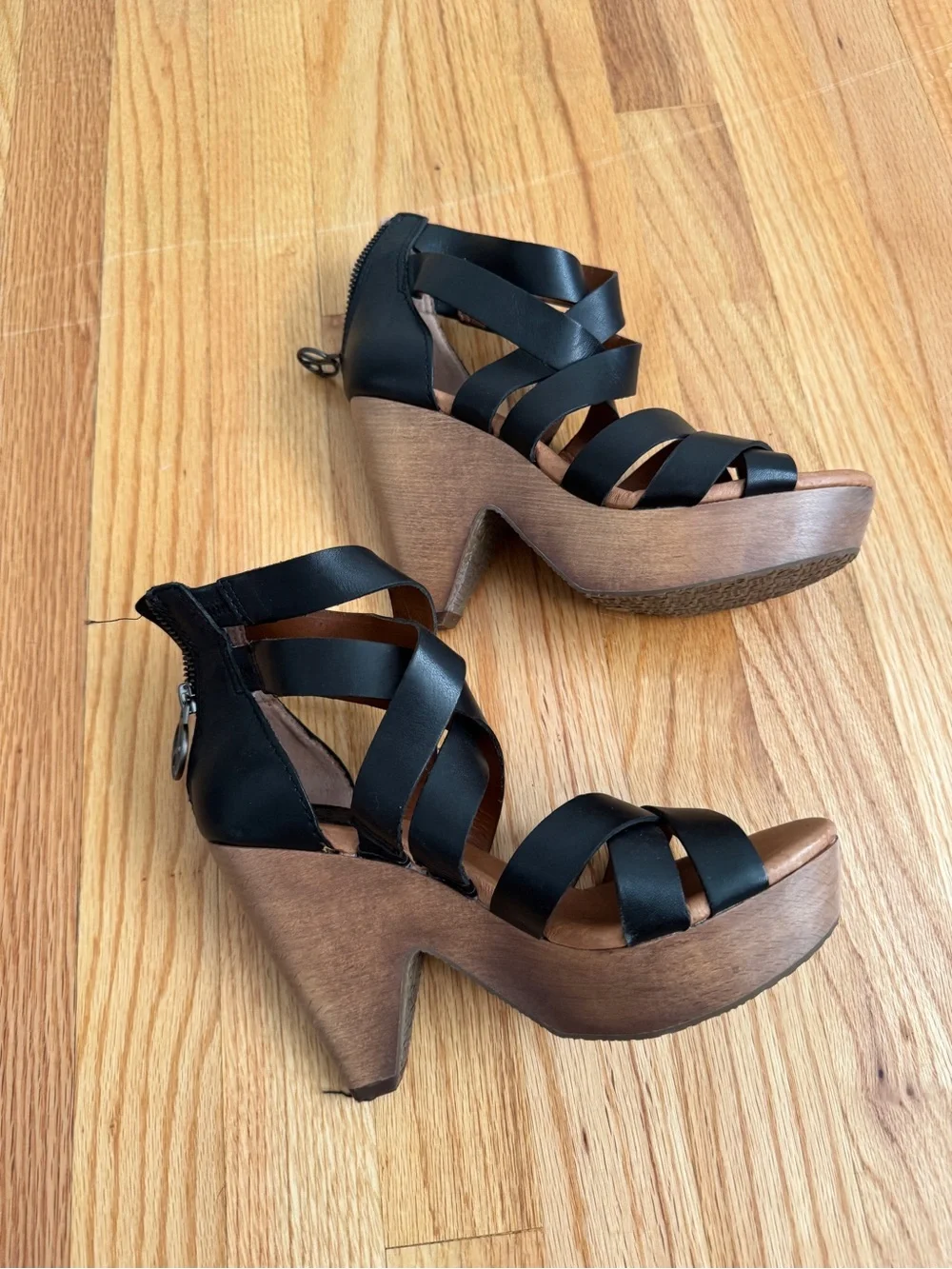 Lucky Brand size 6 Black Strappy Leather Platform Sandals